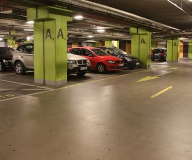 Brytyjczycy ostrzegają - parkingi mogą nie wytrzymać masy nowoczesnych aut