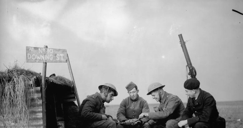 Brytyjscy i francuscy żołnierze w trakcie działań wojennych przeciwko Niemcom w 1939 roku /Wikimedia