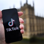 Brytyjscy ministrowie usuwają Tik-Toka ze służbowych telefonów