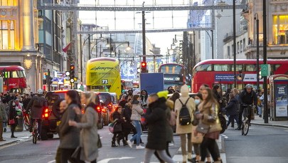Brytyjscy naukowcy o nowym wariancie koronawirusa. Rząd gotowy wysłać samolot po pierwszą transzę szczepionek [RELACJA]