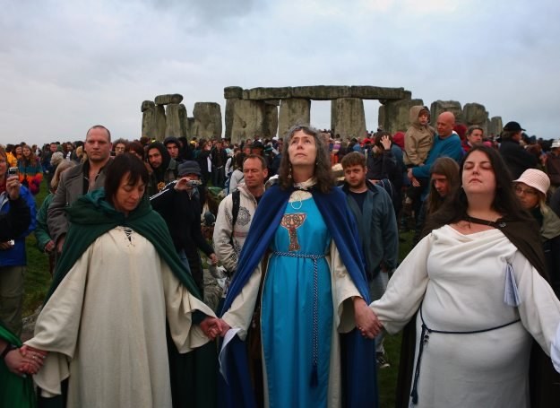 Brytyjscy poganie świętują nadejście lata w pobliżu  Stonehenge /Getty Images/Flash Press Media