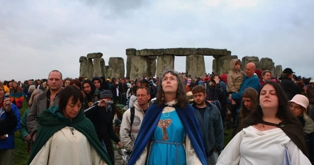 Brytyjscy poganie świętują nadejście lata w pobliżu  Stonehenge /Getty Images/Flash Press Media