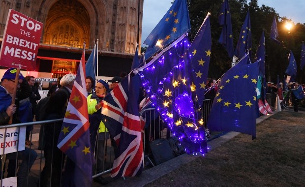 Brytyjscy posłowie chcą wiedzieć, co rząd szykuje na brexit bez umowy