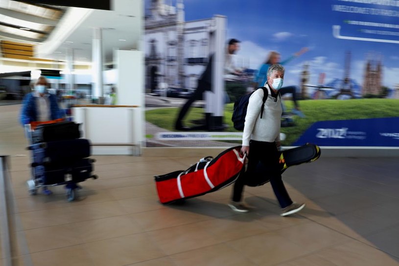 Brytyjscy turyści wylatują z Portugalii /PEDRO NUNES/ Reuters /Agencja FORUM