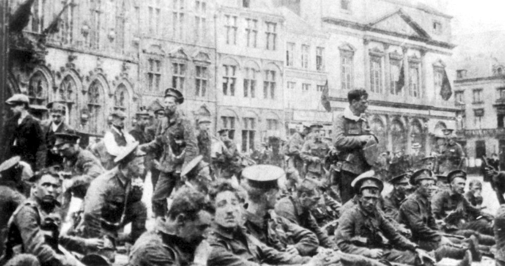 Brytyjscy żołnierze po bitwie pod Mons. Wszyscy zgodnie twierdzili, że obroniły ich duchy łuczników /Wikimedia Commons /INTERIA.PL/materiały prasowe