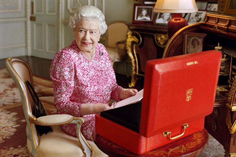 Brytyjska królowa Elżbieta II obchodzi dziś swoje 90. urodziny /Mary McCartney /Getty Images