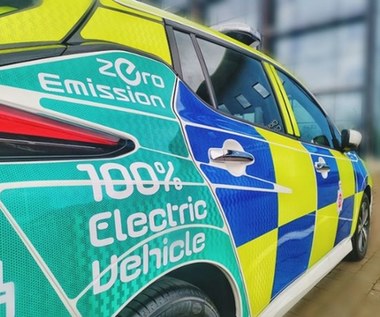 Brytyjska policja nie może gonić przestępców, bo wciąż ładuje elektryczne radiowozy