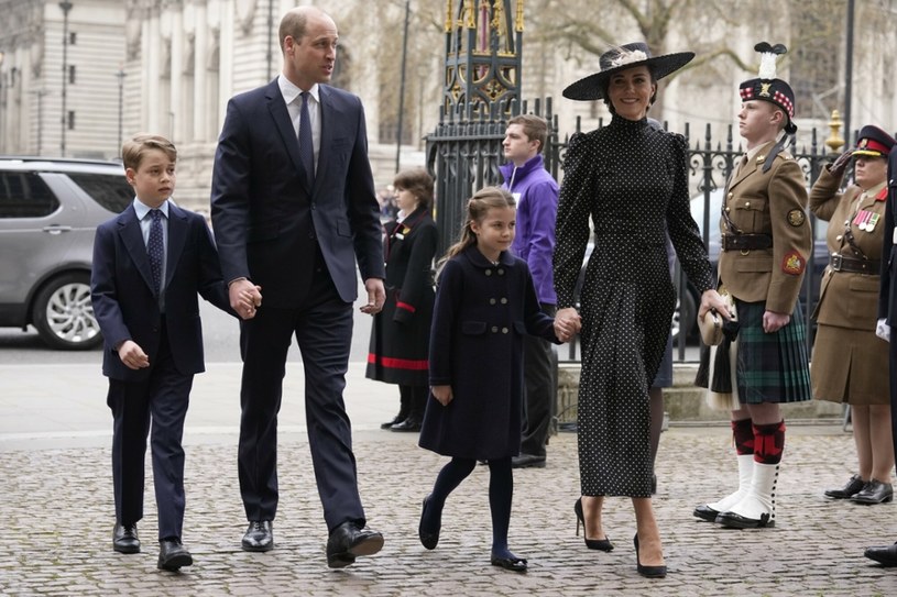 Brytyjska rodzina królewska na mszy dziękczynnej za życie księcia Filipa /AP/Associated Press/East News /East News