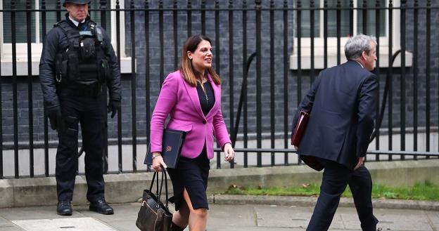 Brytyjska wiceminister spraw wewnętrznych Caroline Nokes /AFP