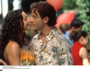 Brytyjski aktor Jason Isaacs, specjalista od ról czarnych charakterów, kończy 55 lat.

Dzięki postaci charyzmatycznego bohatera w romantycznej komedii "Passionada", Isaacs zyskał uznanie krytyków, którzy porównali go do “młodego Cary Granta”.