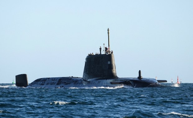 Brytyjski atomowy okręt podwodny na Morzu Arabskim. HMS Anson gotowy do ataku