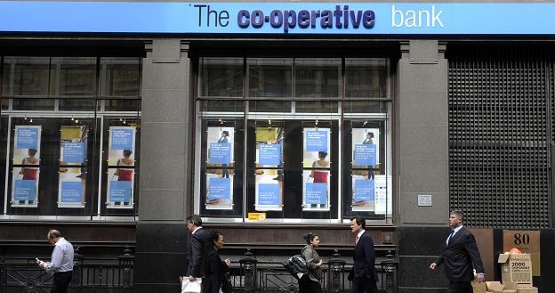 Brytyjski Co-operative Bank (5 mln klientów) zmniejszy sieć oddziałów o 15 procent /EPA