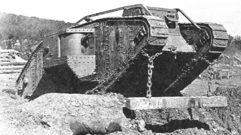 Brytyjski czołg Mark IV - jeden z pierwszych czołgów na świecie, w czasie pokazów /Getty Images/Flash Press Media