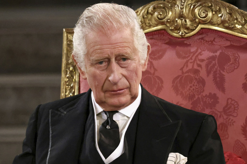 Brytyjski król Karol III w Westminster Hall, gdzie obie Izby Parlamentu spotkały się, aby złożyć kondolencje po śmierci królowej Elżbiety II /Reuters Pool/Associated Press /East News