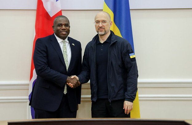 Brytyjski minister spraw zagranicznych David Lammy (L) i premier Ukrainy Denys Szmyhal (P) w Kijowie /PRIME MINISTER OF UKRAINE HANDOUT /PAP/EPA