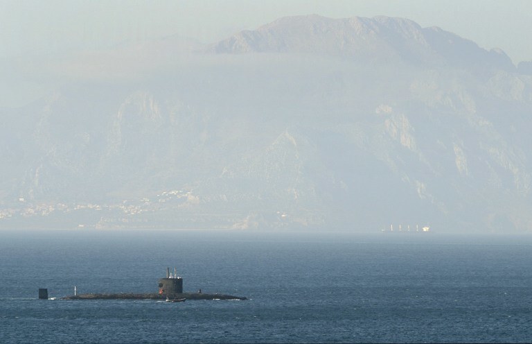 Brytyjski okręt podwodny płynący przez Cieśninę Gibraltarską, zdj. ilustracyjne /AFP
