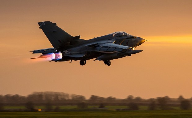 Brytyjski parlament zgodził się na naloty na cele Państwa Islamskiego w Syrii