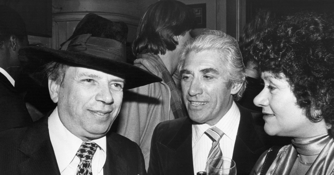 Brytyjski pisarz George Melly, aktor Frank Finlay oraz Joan Plowright - 1979 rok /Evening Standard /Getty Images