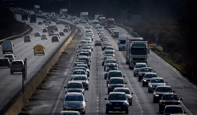 Brytyjski rynek samochodowy się kurczy /Getty Images