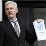 Brytyjski sąd zdecydował. Julian Assange pozostanie w więzieniu