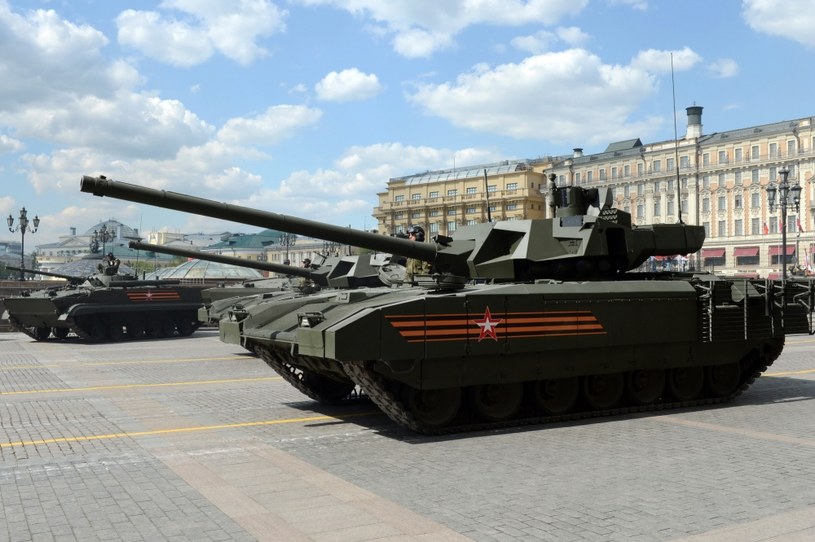 Brytyjski wywiad informuje, że Rosja może rozmieścić na linii frontu nowe czołgi T-14 Armata /123RF/PICSEL