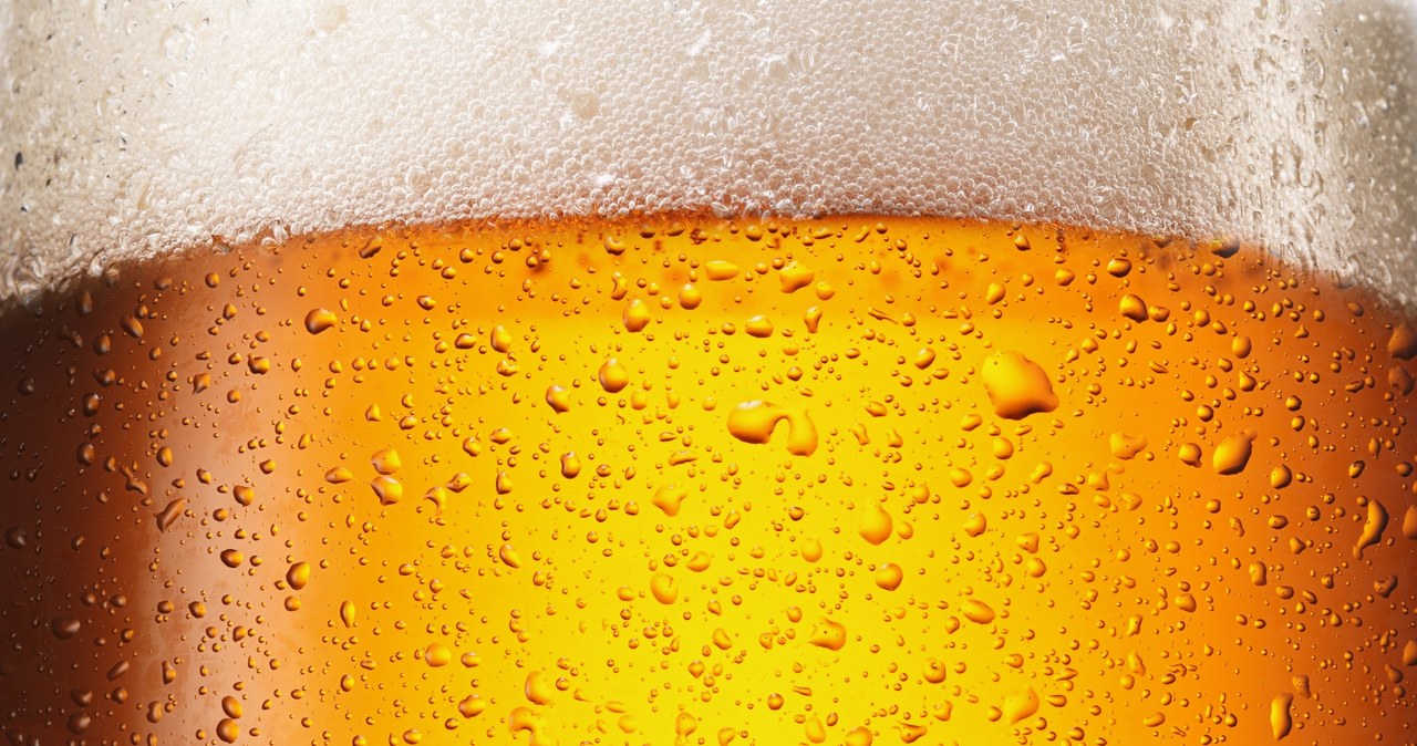 Brytyjskie browary obniżają zawartość alkoholu w piwie. Chcą płacić niższe podatki /123RF/PICSEL