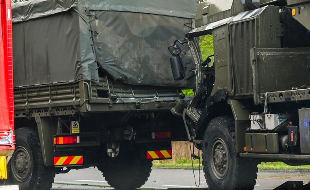 Brytyjskie pojazdy wojskowe zderzyły się w Szczecinie. Ranni żołnierze