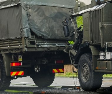 Brytyjskie pojazdy wojskowe zderzyły się w Szczecinie. Ranni żołnierze