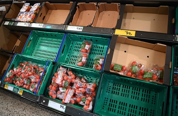 Brytyjskie sklepy racjonują warzywa i owoce /ANDY RAIN /PAP/EPA