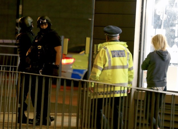 Brytyjskie służby w okolicach Manchester Arena /Nigel Roddis /PAP/EPA