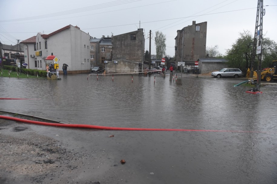 Brzeziny po ulewie /Grzegorz Michałowski /PAP