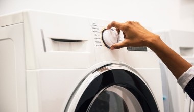 Brzydki zapach z pralki to już przeszłość. Wystarczy zmieszać i wrzucić do bębna 