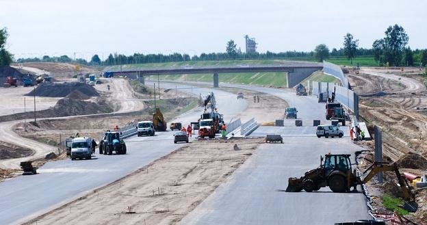 Budowa autostrad idzie jak po grudzie / Fot: Łukasz Szeląg /Reporter