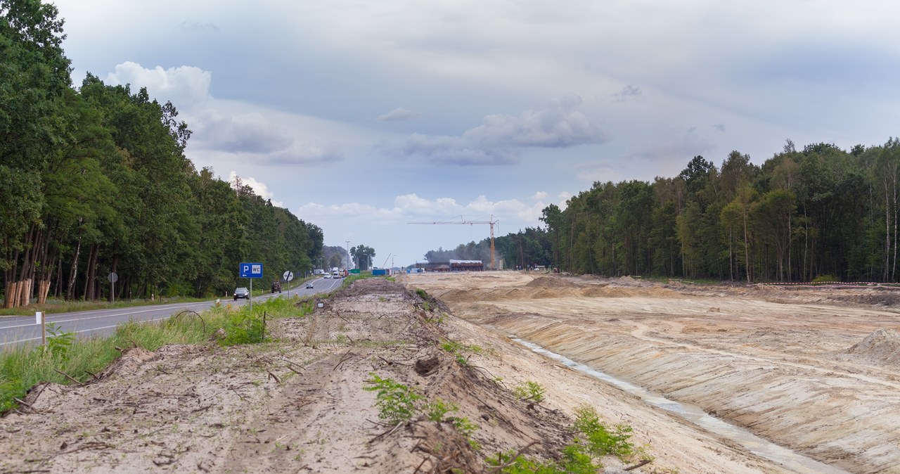 Budowa drogi S17. Budowanie dróg ekspresowych i autostrad nie byłaby możliwa bez unijnego dofinansowania /Arkadiusz Ziółek /East News