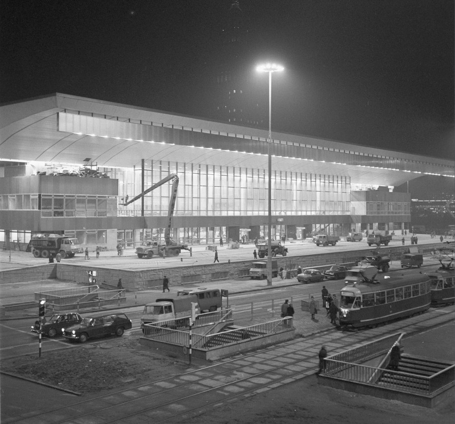 Budowa dworca /Witold Rozmysłowicz   /PAP