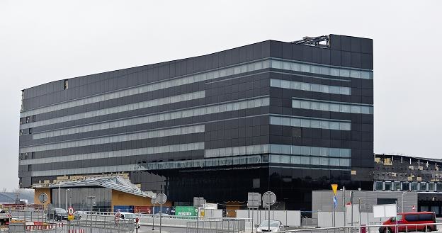 Budowa hotelu Marriott Renaissance tuż obok zmodernizowanej części Terminala T1 na Lotnisku Chopina /PAP