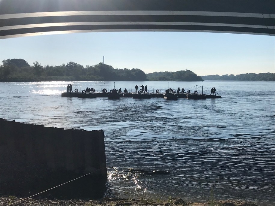 Budowa mostu pontonowego skończyła się pod koniec września /Tomasz Skory  /RMF FM