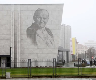 Budowa muzeum fundacji ojca Rydzyka kosztowała miliony złotych. "Trwa postępowanie CBA"