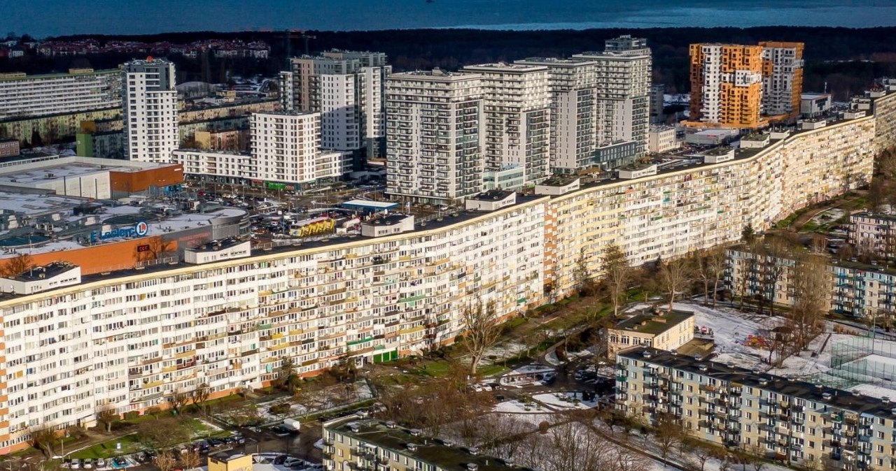 Budowa najsłynniejszego falowca w Gdańsku trwała 3 lata /Przemek Swiderski/REPORTER /East News