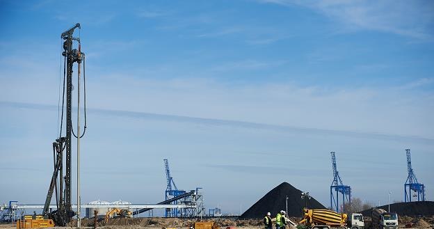 Budowa nowego terminalu naftowego w gdańskim Porcie Północnym /PAP