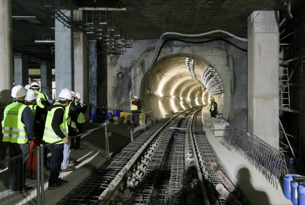 Przeciąga się budowa stacji metra. Będą opóźnienia?