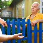 Budowa płotu bez zgody sąsiada może oznaczać kłopoty. Włącznie z rozbiórką