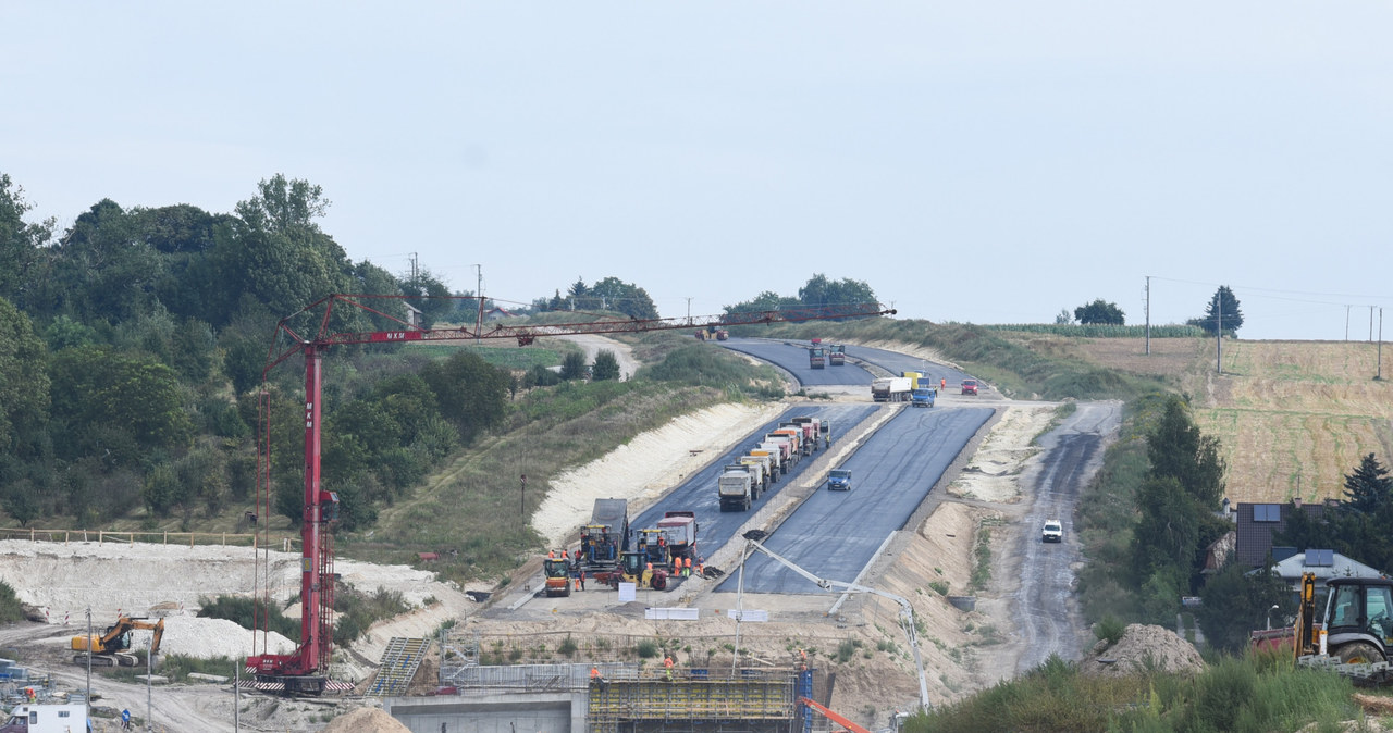 Budowa S19 to flagowa inwestycja obecnego rządu /Krzysztof Radzki /East News