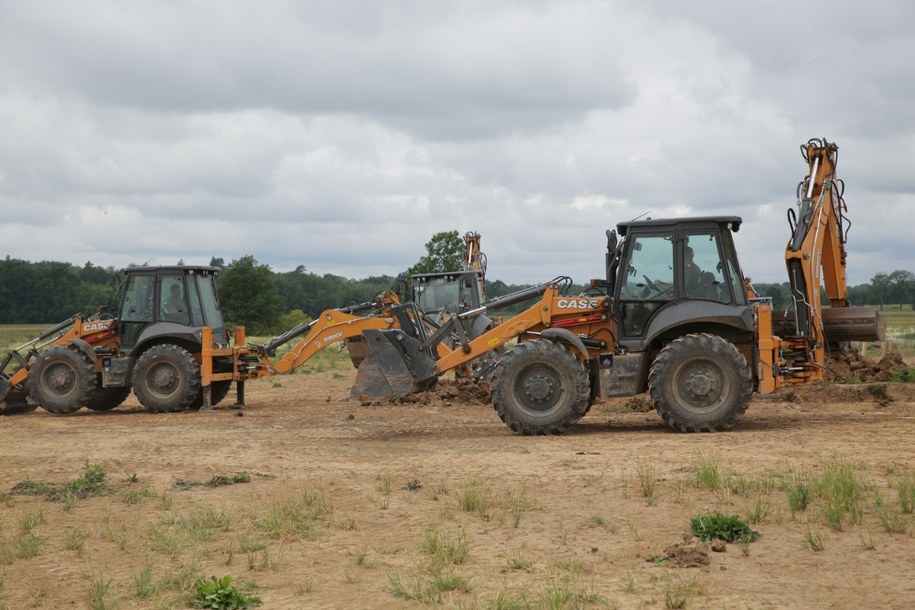 Budowa Tarczy Wschód – umocnień na granicy polsko-rosyjskiej w okolicach miejscowości Rutka / 	Tomasz Waszczuk    /PAP