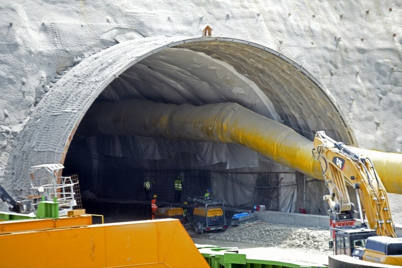 Budowa tunelu na drodze S7, czyli Zakopiance /Marek Lasyk  /Reporter