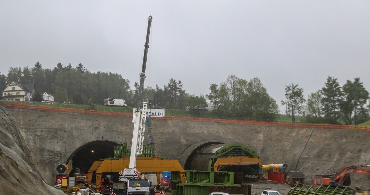 Budowa tunelu spowodowała problemy mieszkańców Naprawy /Jan Graczyński /East News