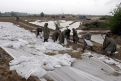 Budowa wału przeciwpowodziowego w Koćmierzowie