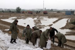 Budowa wału przeciwpowodziowego w Koćmierzowie