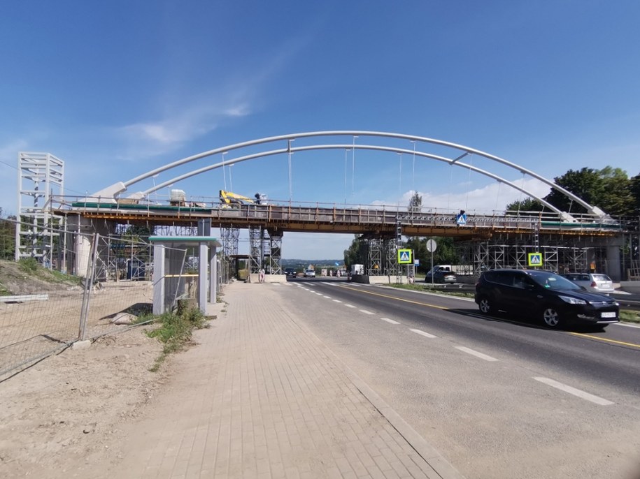 Budowa węzła drogowego: widok na wiadukt /