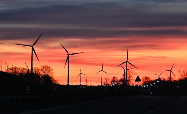 Budowa wiatraków. Senat za wykreśleniem części ograniczeń